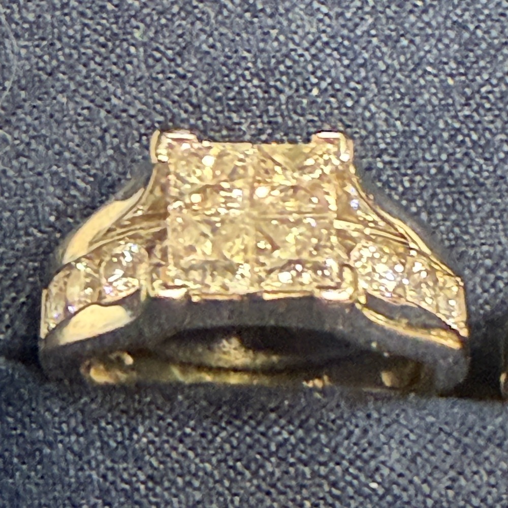 Luxurious White Gold Diamond Cluster Ring